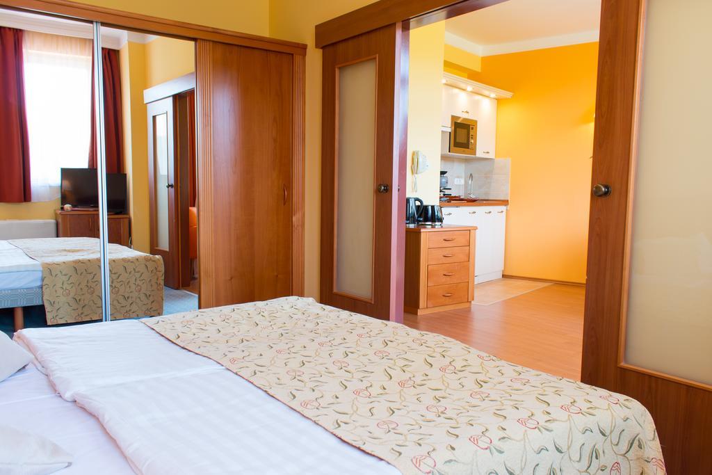 Karos Gold 813 Wellness Apartman 잘라카로쉬 외부 사진