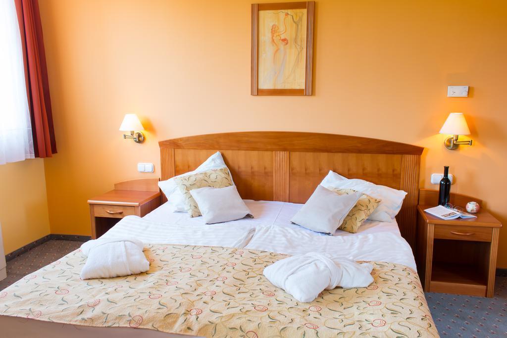 Karos Gold 813 Wellness Apartman 잘라카로쉬 외부 사진